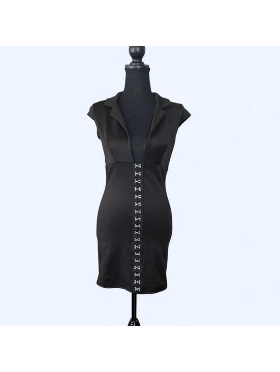 PrettyLittleThing Dresses & Skirts - Black PrettyLittleThing bodycon mini dress hook and eye detail party Size 6 🖤